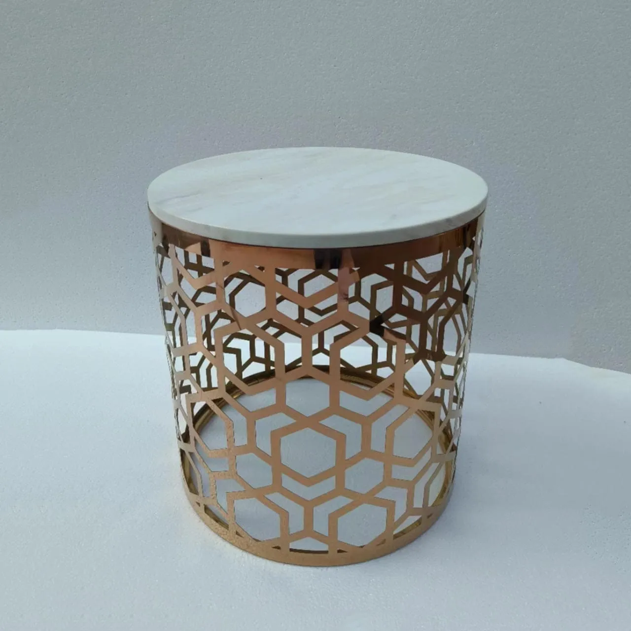 MWCTRG07 Abstract Round Gold And White Coffee Table